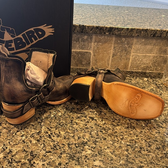 Freebird - Dusty - Picture 5 of 6